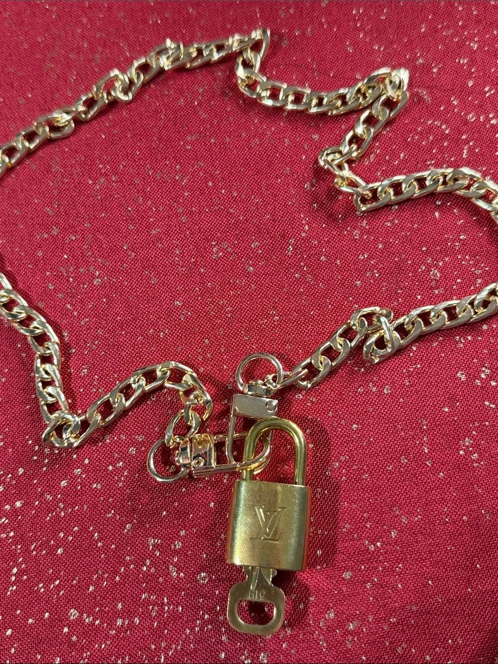 Louis Vuitton lock n key#319 with chain